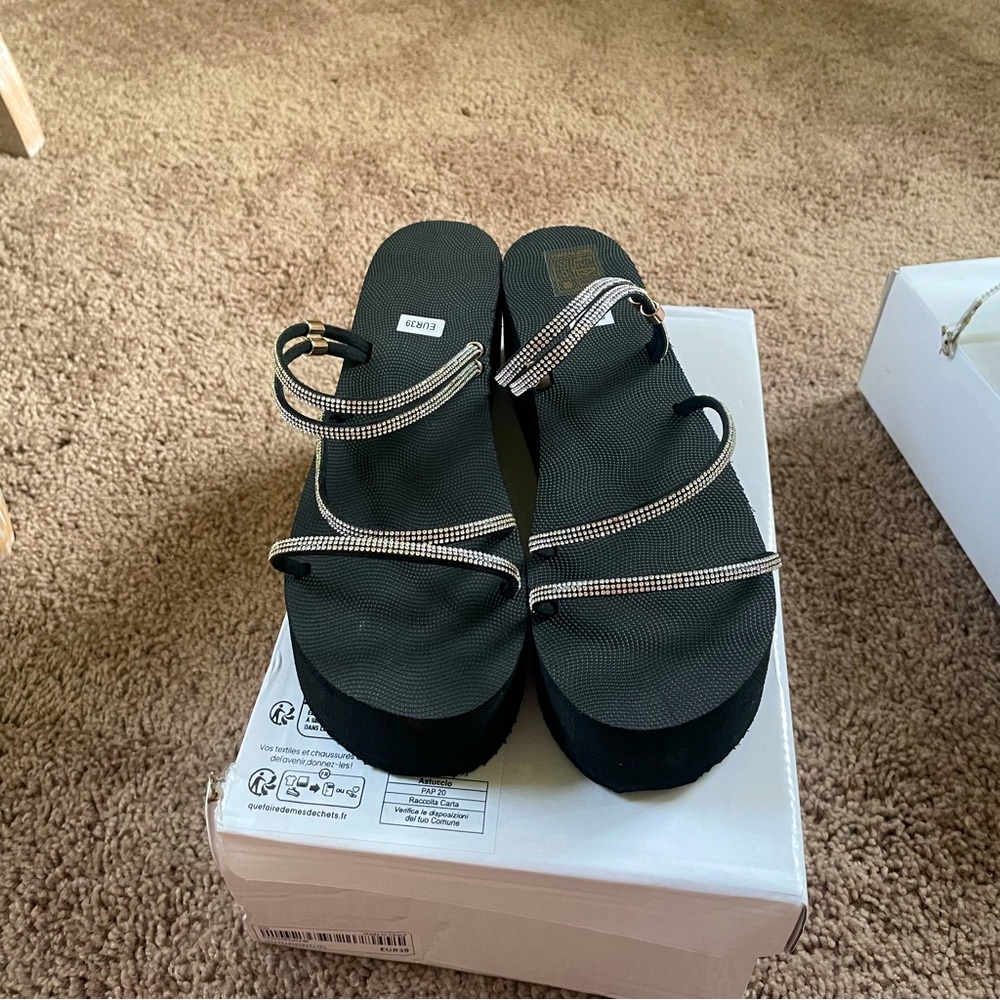 Y2K inspired platform sandals - Picture 2 of 3